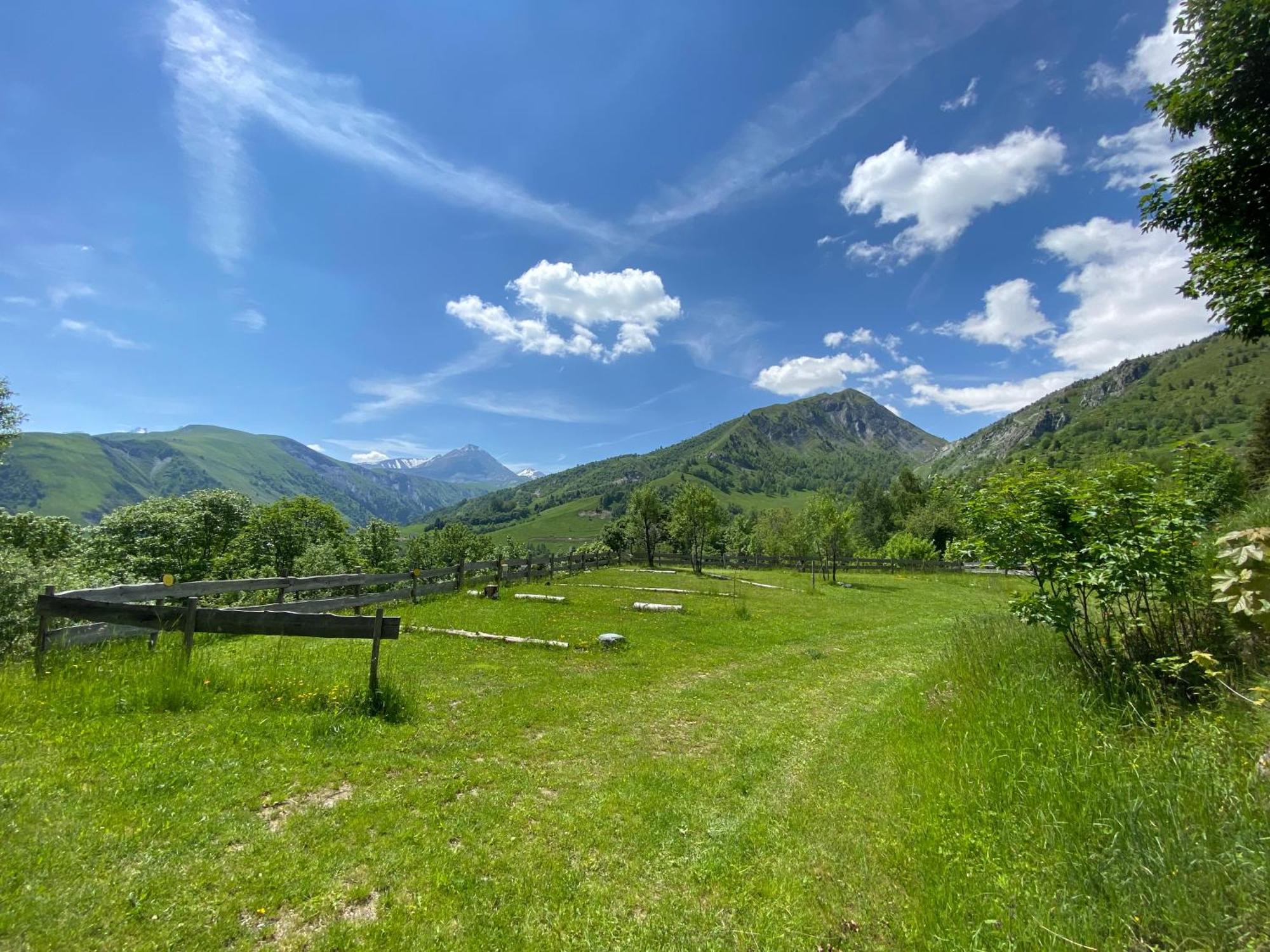 Отель Le Domaine Du Trappeur Сен-Сорлен-д'Арв Экстерьер фото